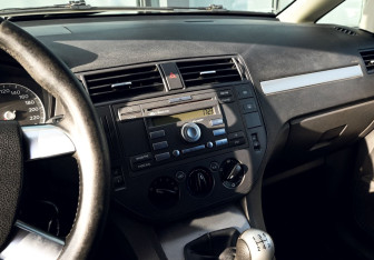 Подержанный автомобиль Ford C-MAX 2004 года (6 фото)
