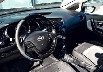Подержанный автомобиль Kia Ceed Hatchback 2014 года (14 фото)