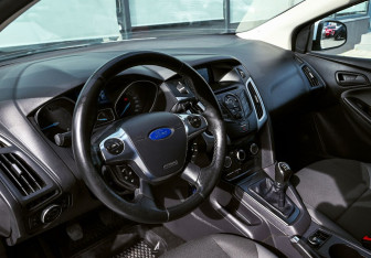 Подержанный автомобиль Ford Focus Hatchback 2011 года (15 фото)