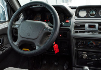Подержанный автомобиль Mitsubishi Pajero 1995 года (19 фото)