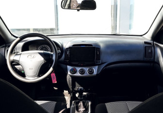 Подержанный автомобиль Hyundai Elantra Sedan 2010 года (16 фото)
