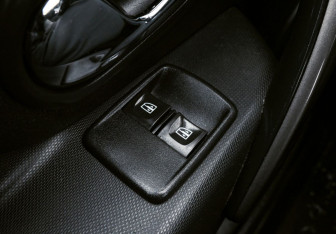 Подержанный автомобиль Renault Sandero 2015 года (12 фото)