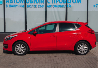 Подержанный автомобиль Kia Ceed Hatchback 2016 года (2 фото)