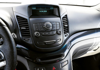 Подержанный автомобиль Chevrolet Orlando 2013 года (10 фото)