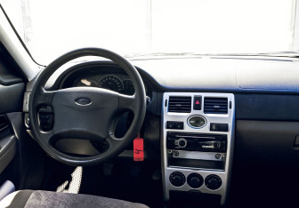 Подержанный автомобиль LADA (ВАЗ) Priora Sedan 2007 года (17 фото)