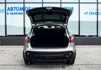 Подержанный автомобиль Nissan Qashqai 2013 года (22 фото)