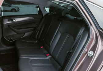 Подержанный автомобиль Hyundai Sonata 2017 года (20 фото)