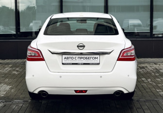 Подержанный автомобиль Nissan Teana 2014 года (4 фото)