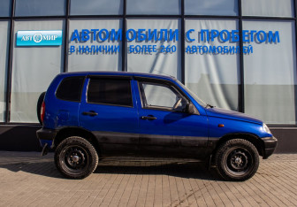 Подержанный автомобиль Chevrolet Niva 2006 года (6 фото)