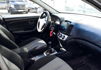 Подержанный автомобиль Hyundai Elantra Sedan 2010 года (20 фото)