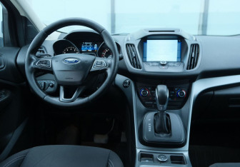 Подержанный автомобиль Ford Kuga 2017 года (10 фото)