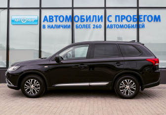 Подержанный автомобиль Mitsubishi Outlander 2018 года (2 фото)