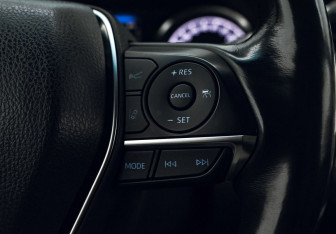 Подержанный автомобиль Toyota Camry Sedan 2019 года (13 фото)