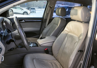 Подержанный автомобиль Audi Q7 2010 года (9 фото)