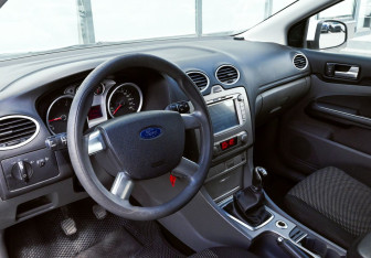 Подержанный автомобиль Ford Focus Hatchback 2011 года (13 фото)