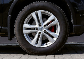 Подержанный автомобиль Nissan X-Trail 2012 года (20 фото)