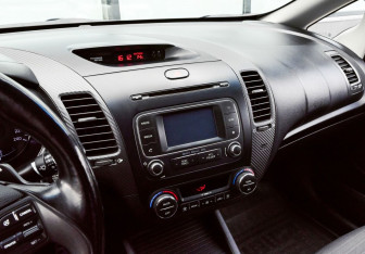 Подержанный автомобиль Kia Cerato Sedan 2013 года (10 фото)