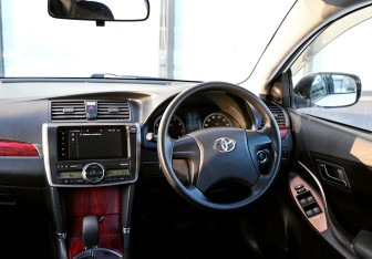 Подержанный автомобиль Toyota Allion 2010 года (11 фото)