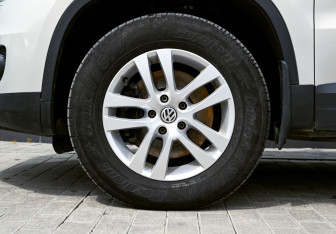 Подержанный автомобиль Volkswagen Tiguan 2011 года (19 фото)