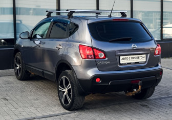 Подержанный автомобиль Nissan Qashqai 2008 года (3 фото)