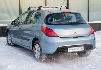 Подержанный автомобиль Peugeot 308 Hatchback 2012 года (3 фото)