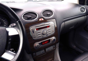 Подержанный автомобиль Ford Focus Sedan 2008 года (11 фото)