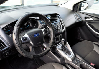 Подержанный автомобиль Ford Focus Wagon 2012 года (15 фото)