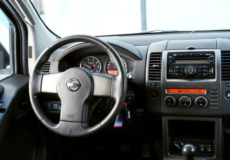 Подержанный автомобиль Nissan Pathfinder 2008 года (11 фото)