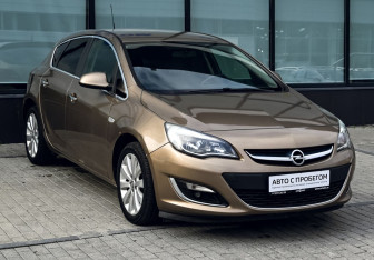 Подержанный автомобиль Opel Astra Hatchback 2012 года (7 фото)