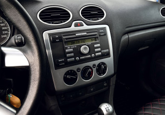 Подержанный автомобиль Ford Focus Sedan 2007 года (11 фото)