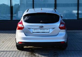 Подержанный автомобиль Ford Focus Hatchback 2011 года (4 фото)