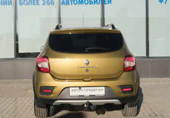 Подержанный автомобиль Renault Sandero 2018 года (4 фото)