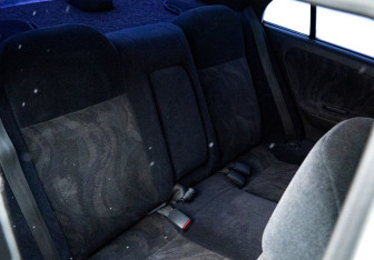 Подержанный автомобиль Mitsubishi Lancer Sedan 2000 года (18 фото)