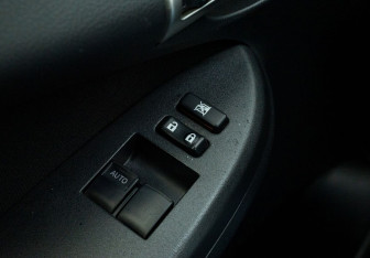 Подержанный автомобиль Toyota Corolla Sedan 2010 года (18 фото)