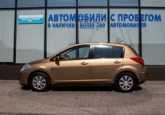 Подержанный автомобиль Nissan Tiida Hatchback 2007 года (2 фото)
