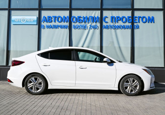 Подержанный автомобиль Hyundai Elantra Sedan 2019 года (6 фото)