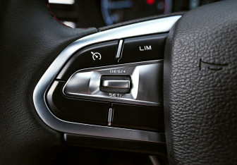 Подержанный автомобиль LIVAN X3Pro 2023 года (13 фото)