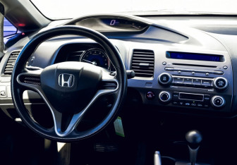 Подержанный автомобиль Honda Civic Sedan 2011 года (17 фото)