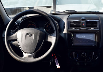 Подержанный автомобиль LADA (ВАЗ) Granta Liftback 2018 года (17 фото)