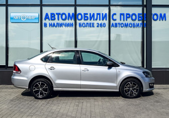 Подержанный автомобиль Volkswagen Polo Sedan 2017 года (6 фото)