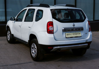 Подержанный автомобиль Renault Duster 2014 года (3 фото)