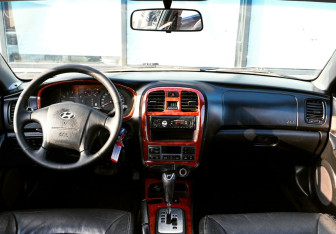 Подержанный автомобиль Hyundai Sonata 2005 года (16 фото)
