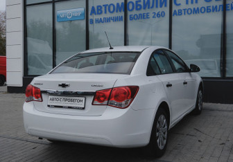 Подержанный автомобиль Chevrolet Cruze Sedan 2012 года (5 фото)