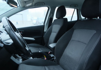 Подержанный автомобиль Suzuki SX4 Hatchback 2014 года (18 фото)