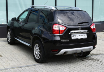 Подержанный автомобиль Nissan Terrano 2015 года (3 фото)