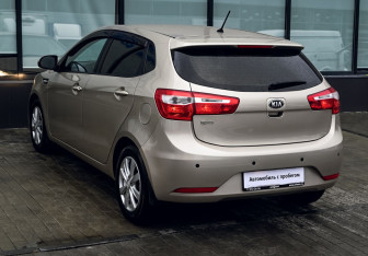 Подержанный автомобиль Kia Rio Hatchback 2014 года (3 фото)
