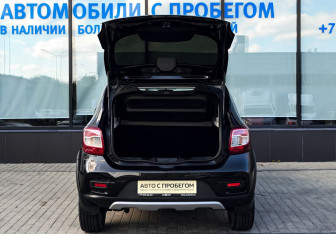 Подержанный автомобиль Renault Sandero 2017 года (20 фото)