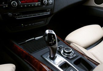 Подержанный автомобиль BMW X5 2013 года (10 фото)