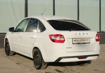 Подержанный автомобиль LADA (ВАЗ) Granta Liftback 2020 года (3 фото)