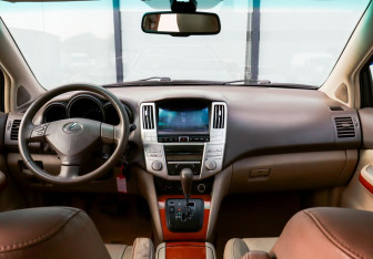 Подержанный автомобиль Lexus RX 2007 года (17 фото)